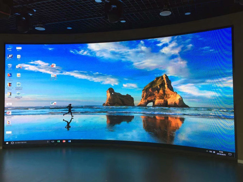 八方小區(qū)幼兒園報(bào)告廳P4全彩屏